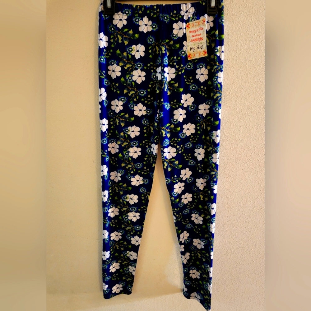 Sassy & Chic Leggings - One Size - Black w/Daisies Polyester / Spandex NWT